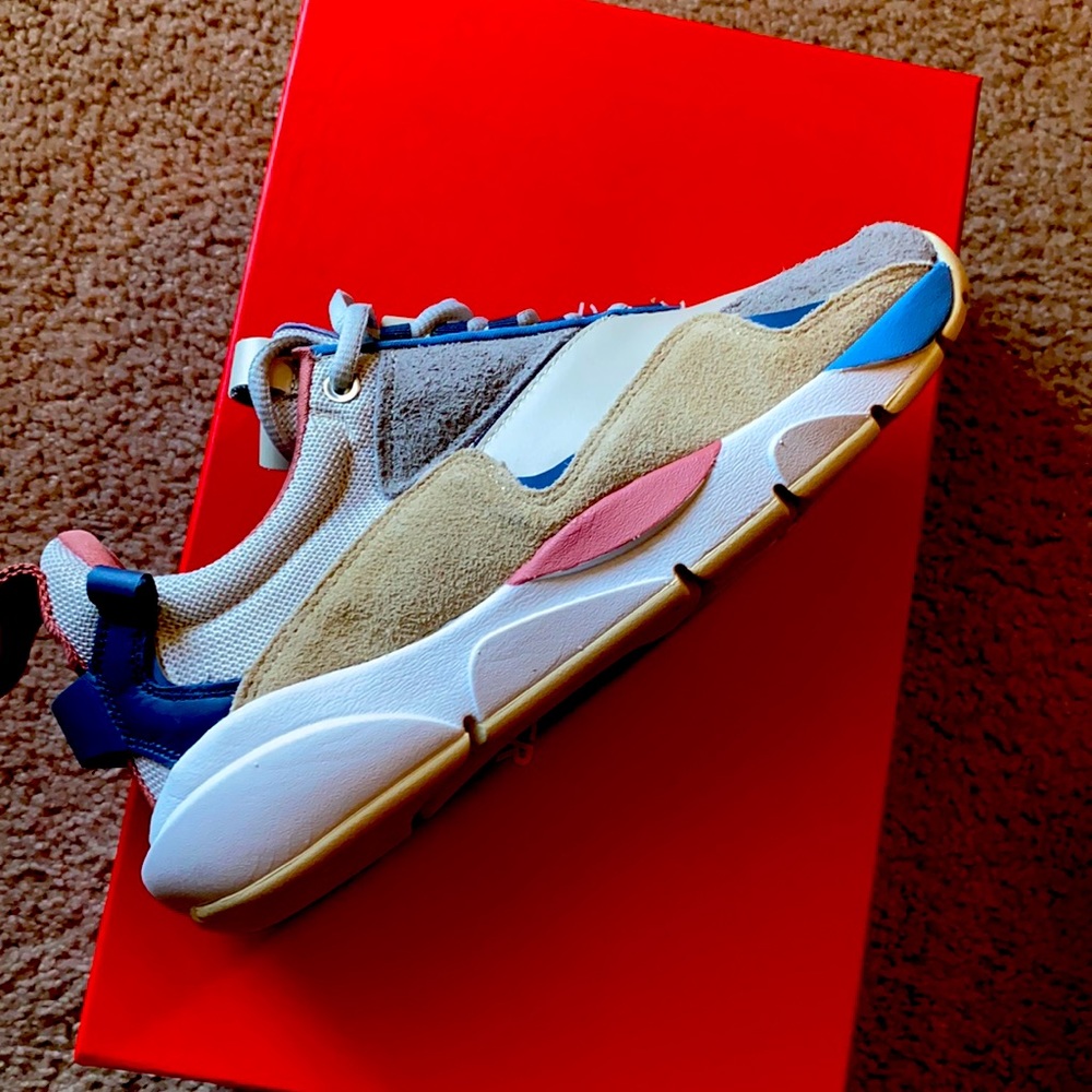 Clear weather tennis shoes
